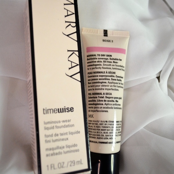 MARY KAY Timewise Luminous-wear Liquid Foundation - Picture 2 of 3